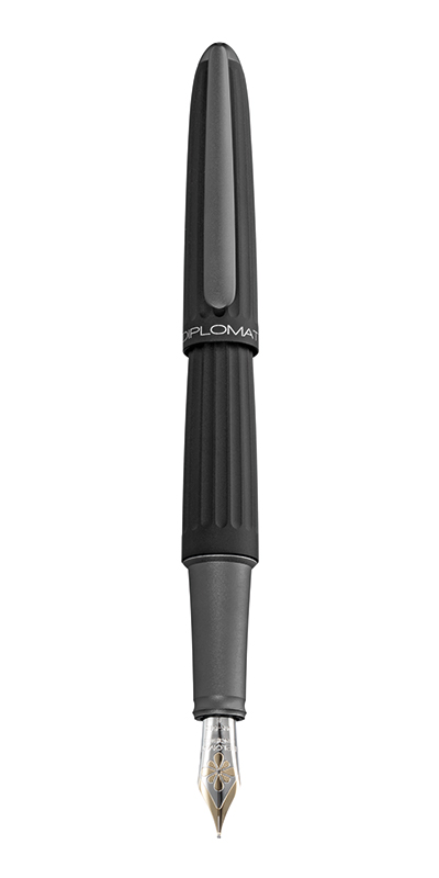 Stilou Diplomat Aero, cu penita M, aurita 14kt. - black