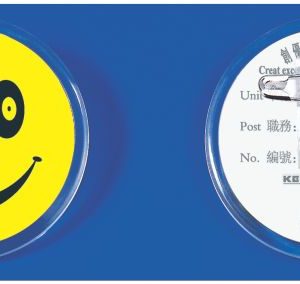 Ecuson plastic KEJEA - Smile, forma rotunda , cu ac si clips, D55mm